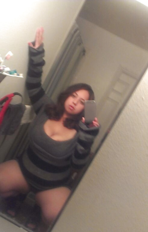 Big Juggs Latina Selfies