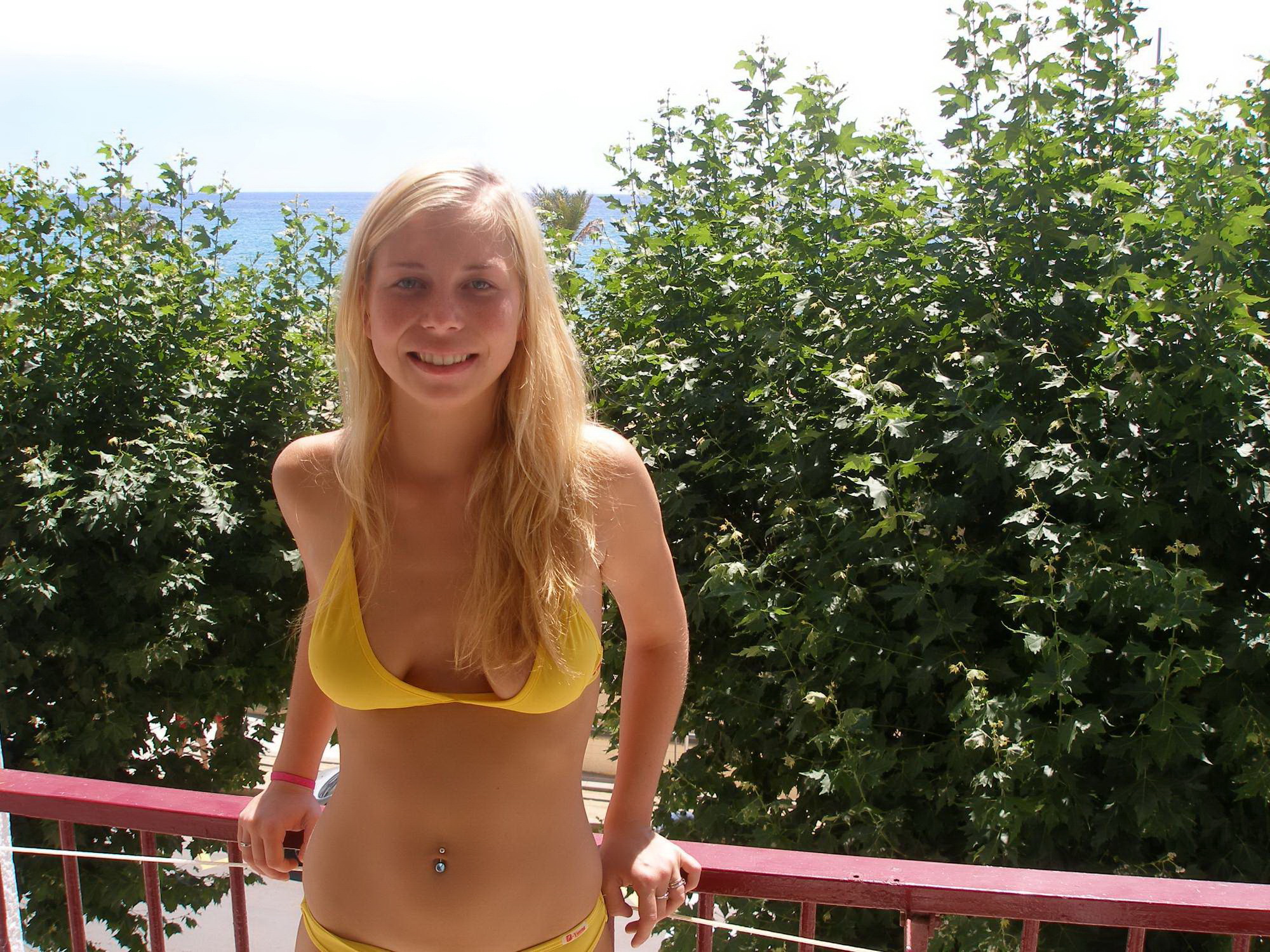 Blonde Cutie Vacay In Spain