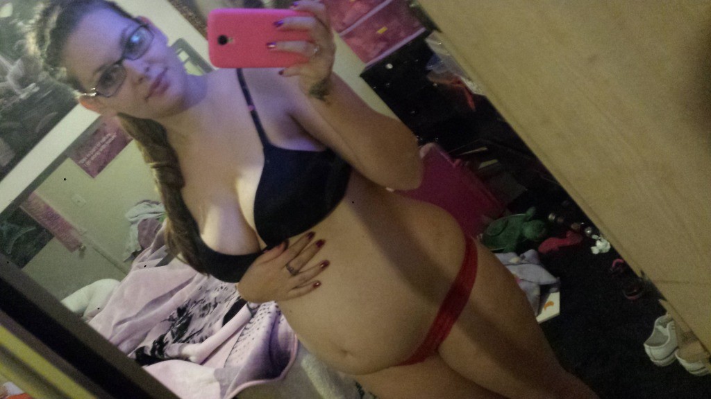 Girls Sexy Preggo Selfies