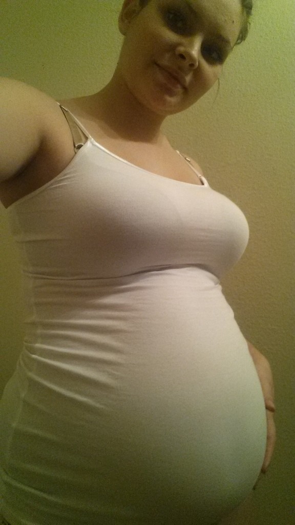 Girls Sexy Preggo Selfies
