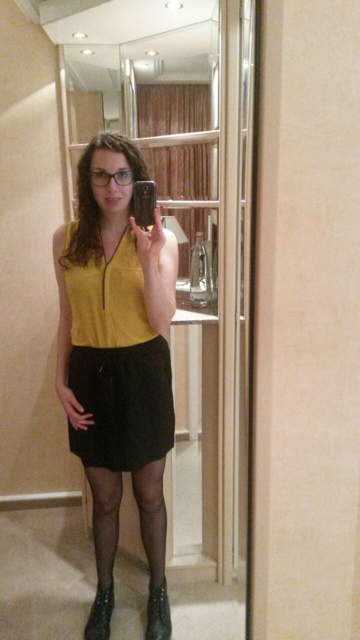 Selfies For Glasses Girl