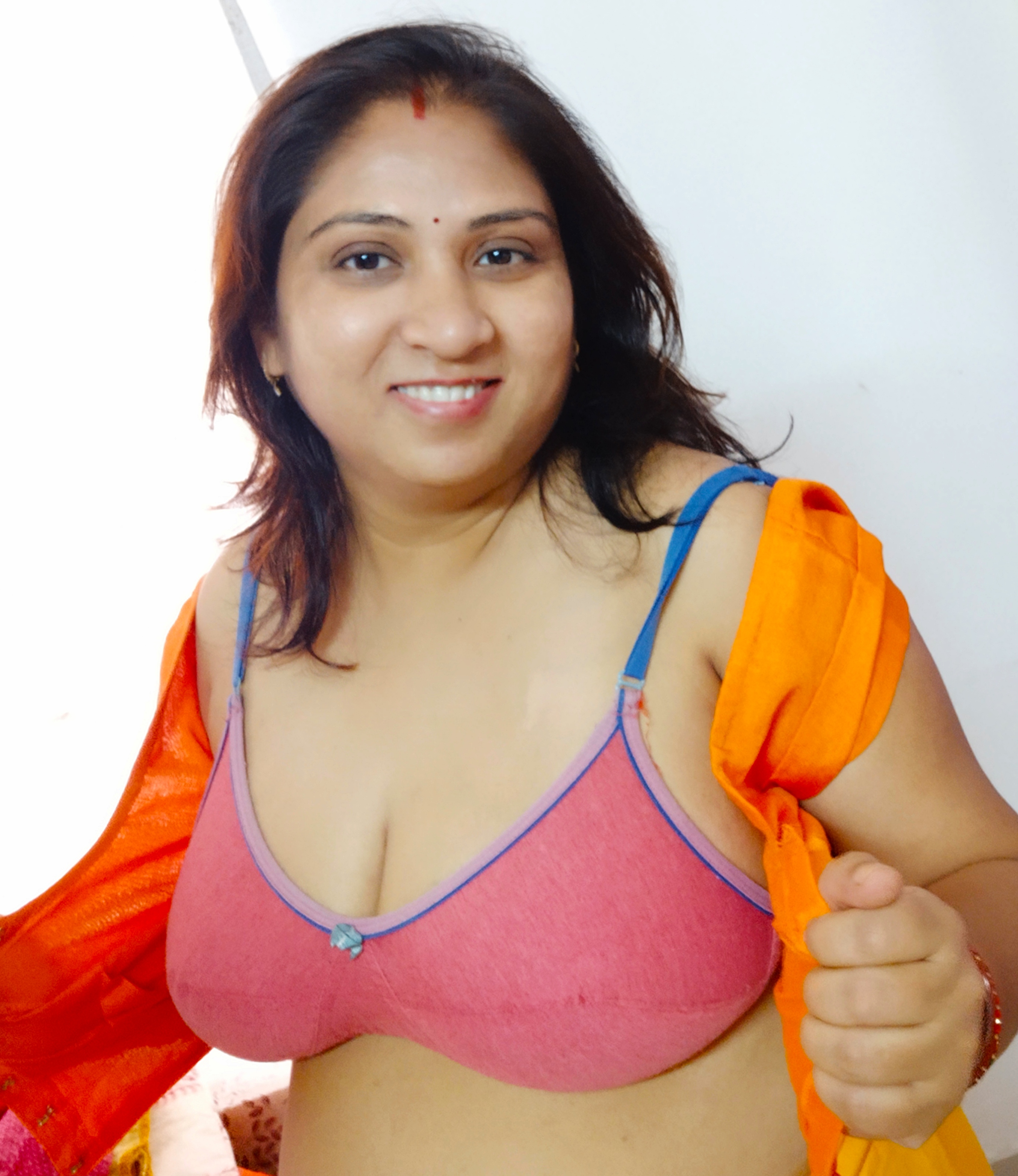 Shweta Randi saari stripping