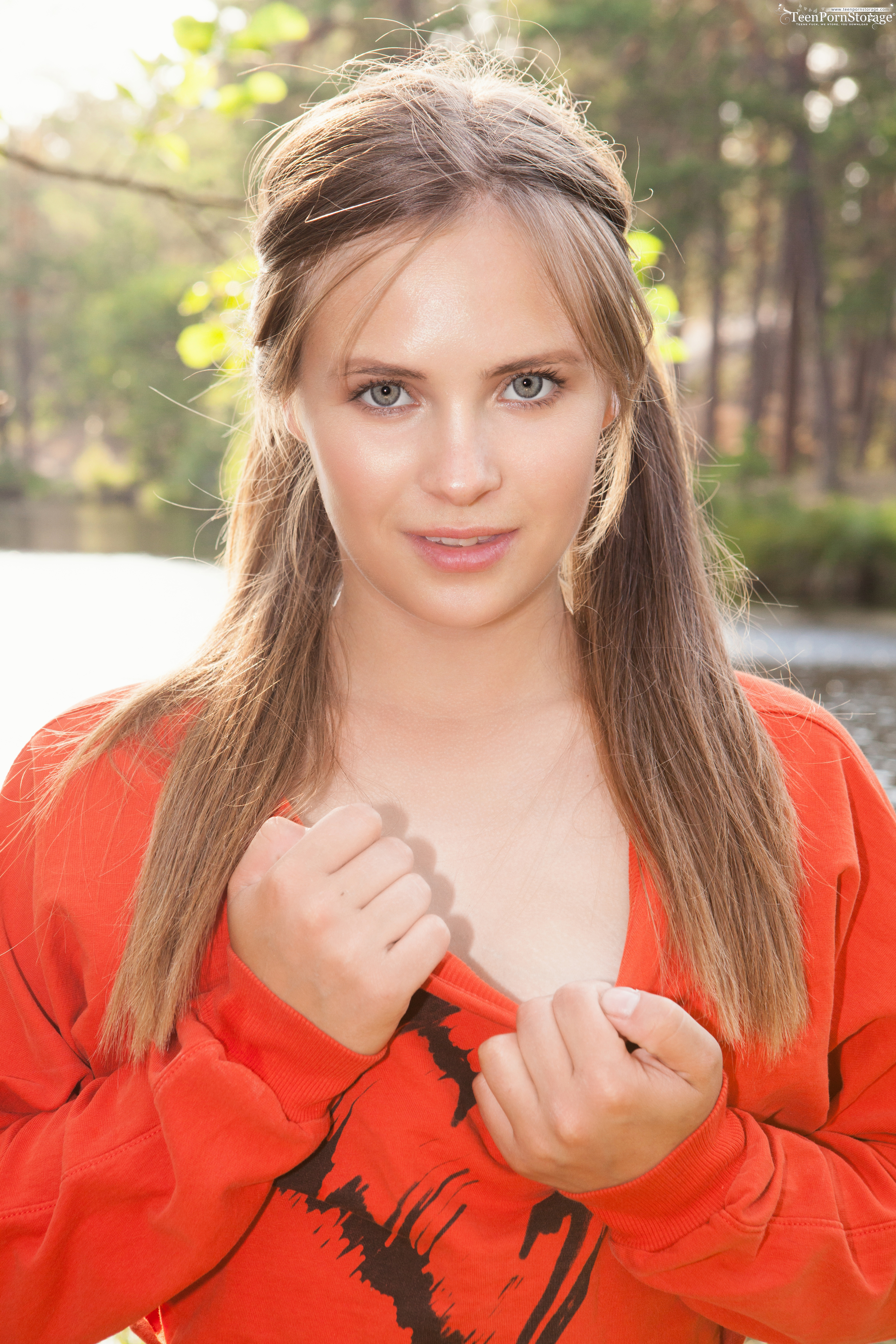 Alina S opens her vagina