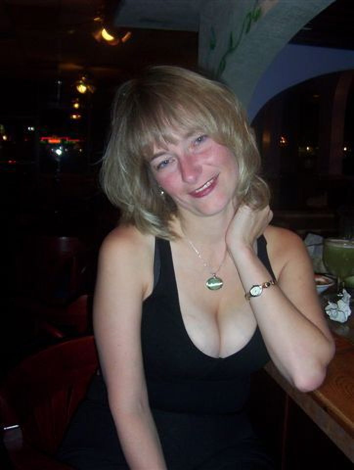 Slut milf Lisa with huge boobs