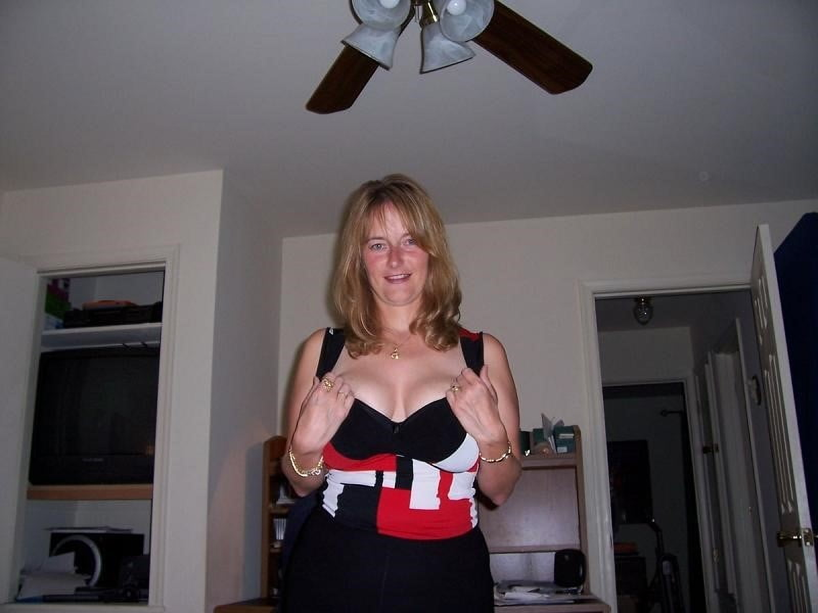 Slut milf Lisa with huge boobs