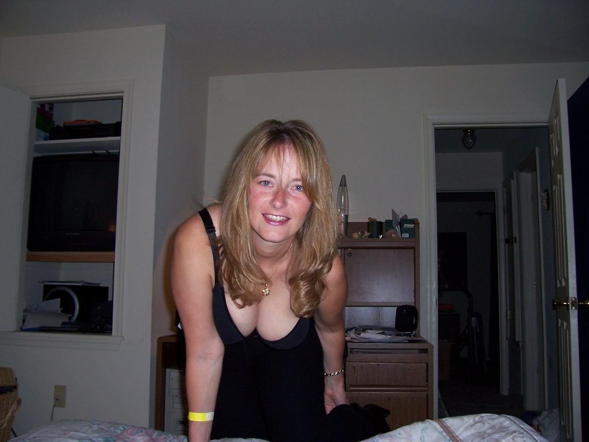 Slut milf Lisa with huge boobs