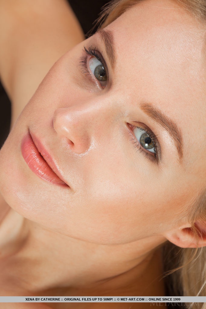 Xena A opens her vagina