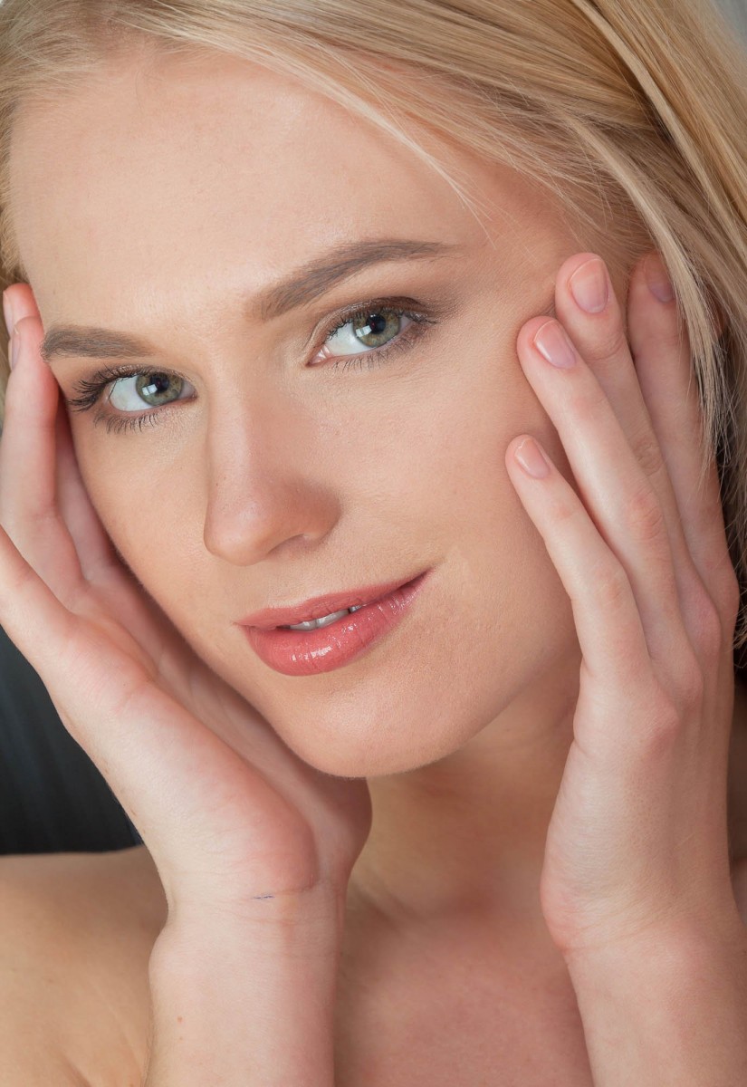 Xena A opens her vagina 4