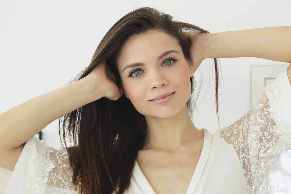 Adriana Fawn opens her vagina