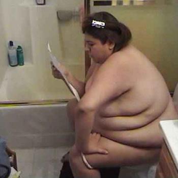 ALMA BERRELES NAKED ON THE TOILET