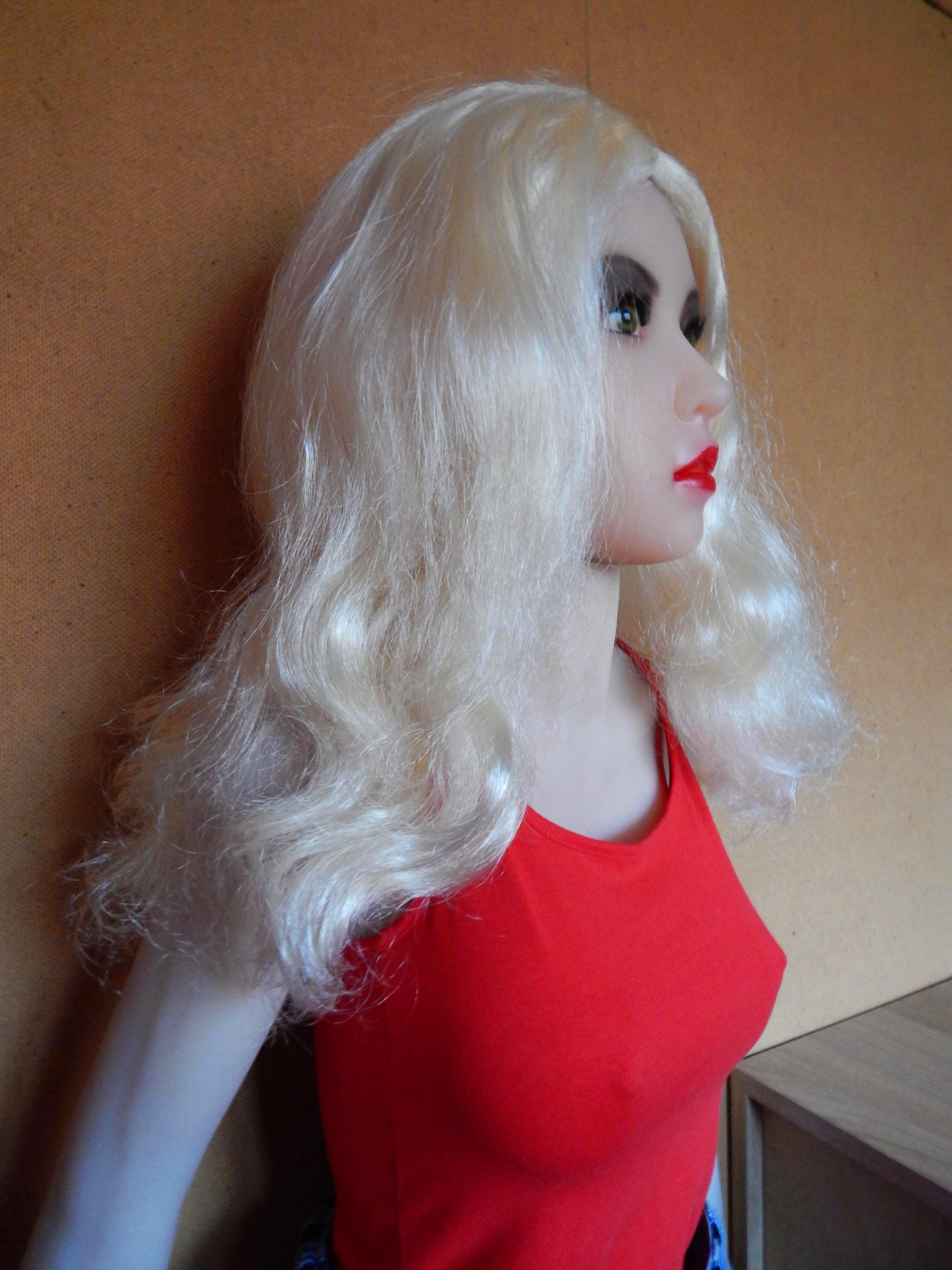 Blonde Lia in the red top.