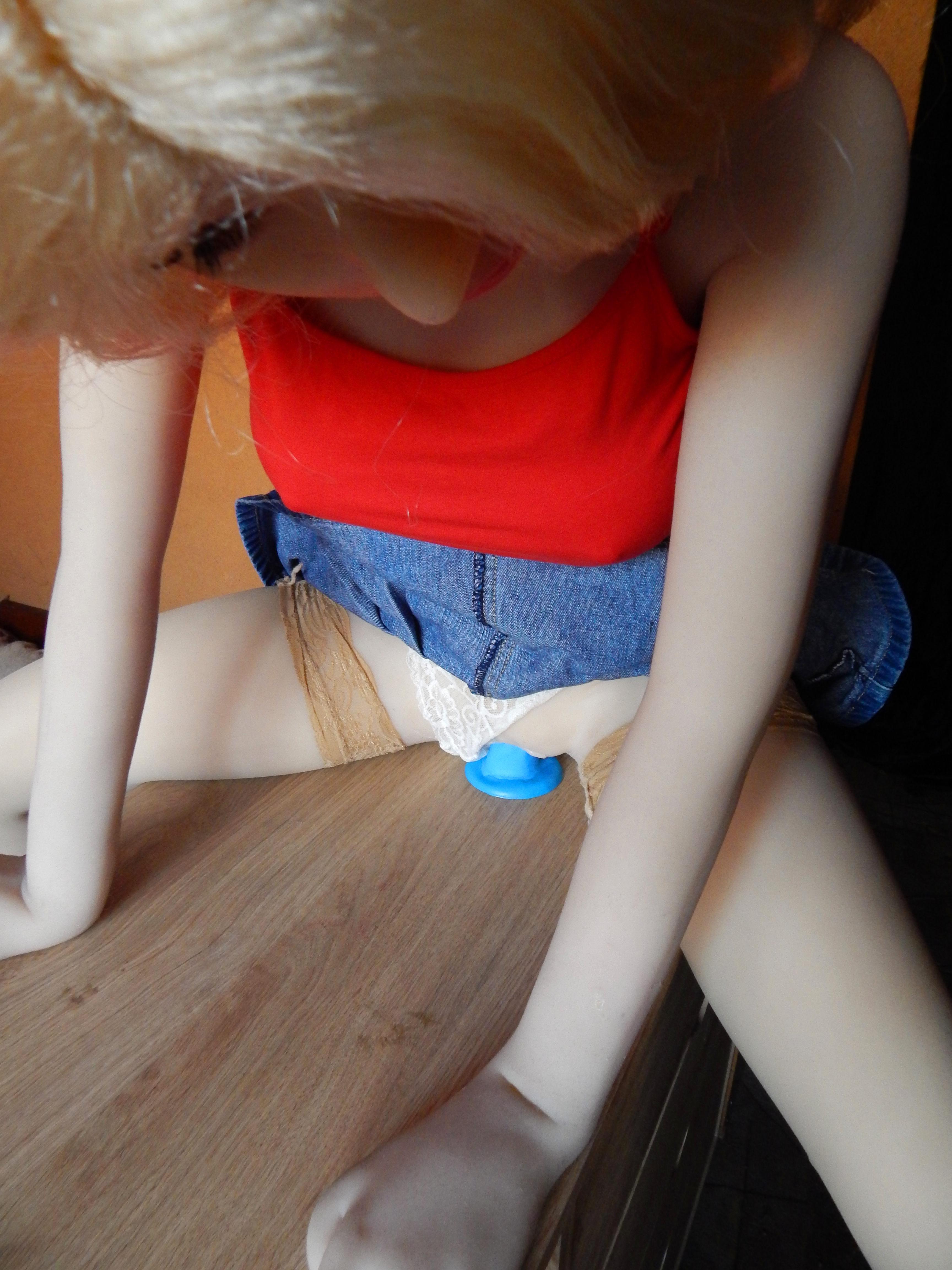 Blonde Lia in the red top. 2