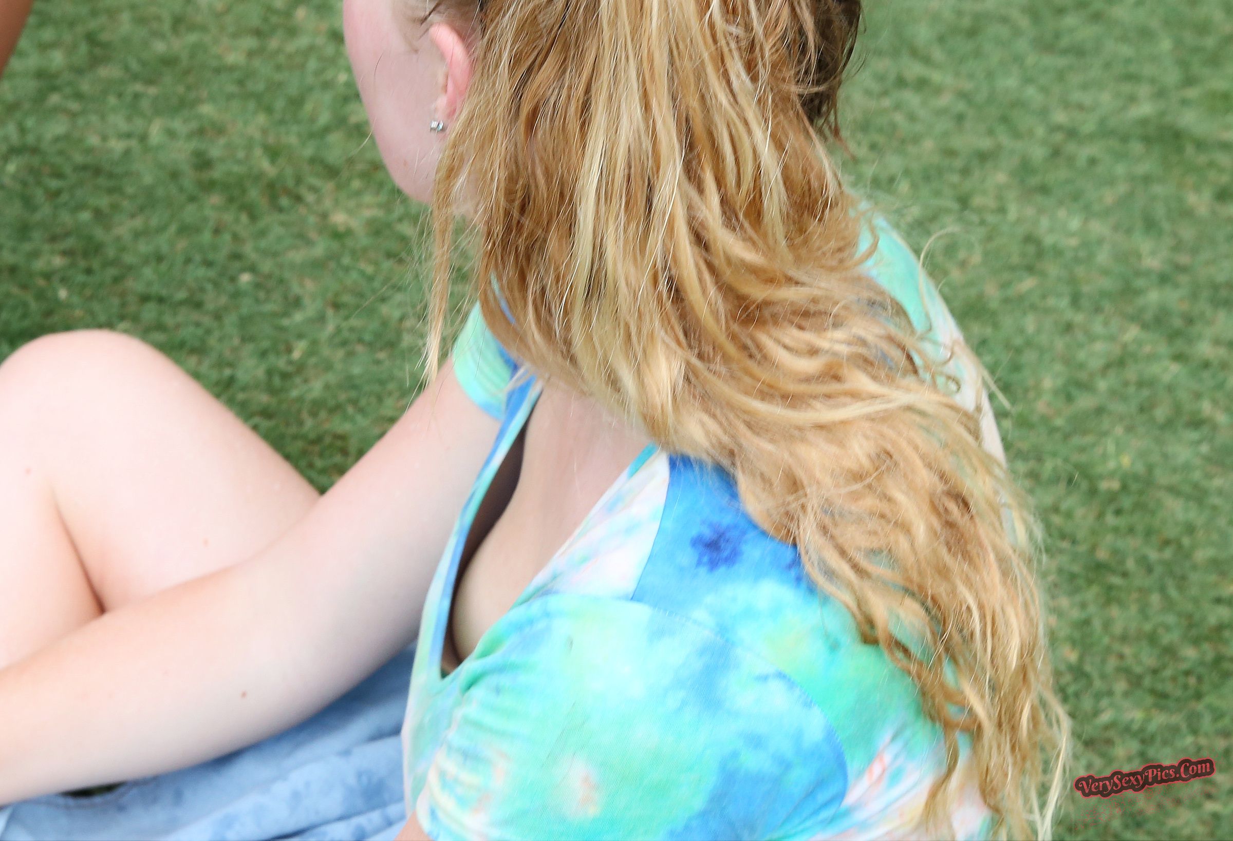 Boob Revolution! Stop Hiding Us! - Downblouse Collection