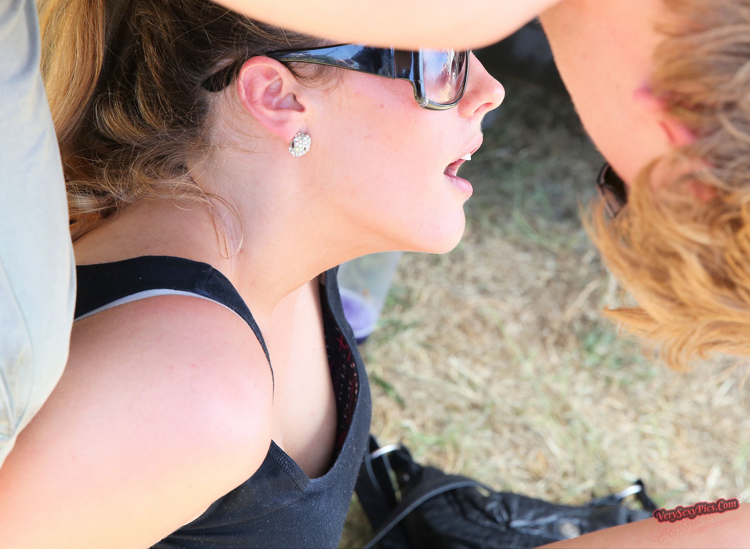 Boob Revolution! Stop Hiding Us! - Downblouse Collection