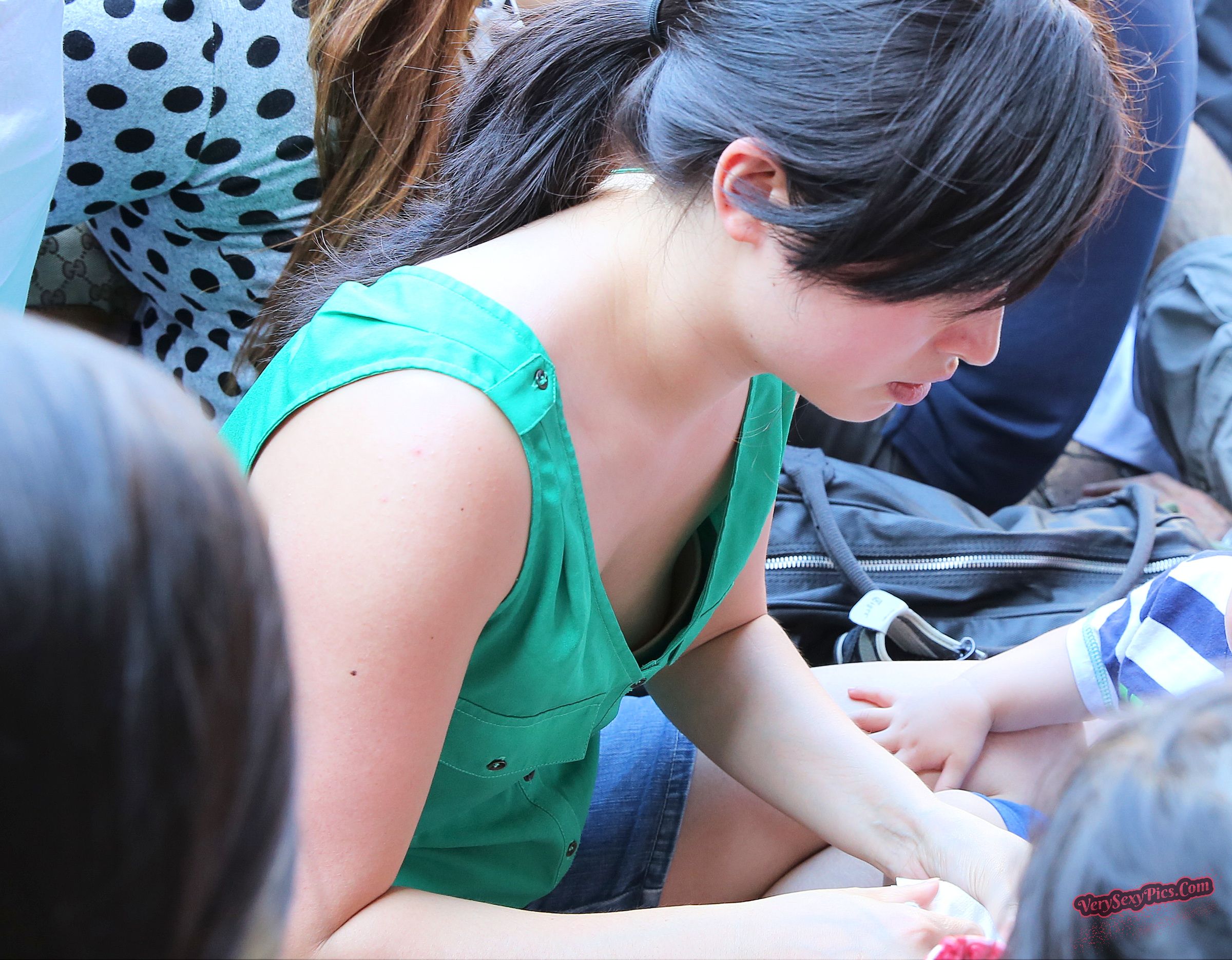 Boob Revolution! Stop Hiding Us! - Downblouse Collection