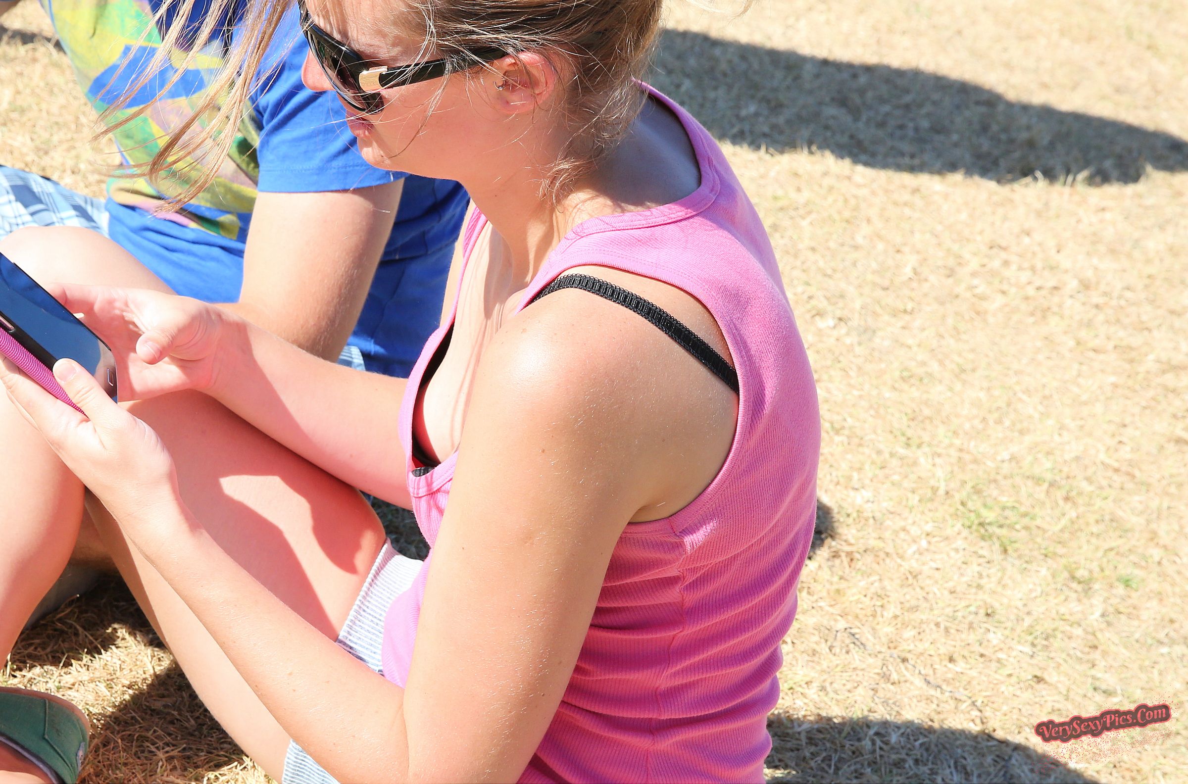 Boob Revolution! Stop Hiding Us! - Downblouse Collection