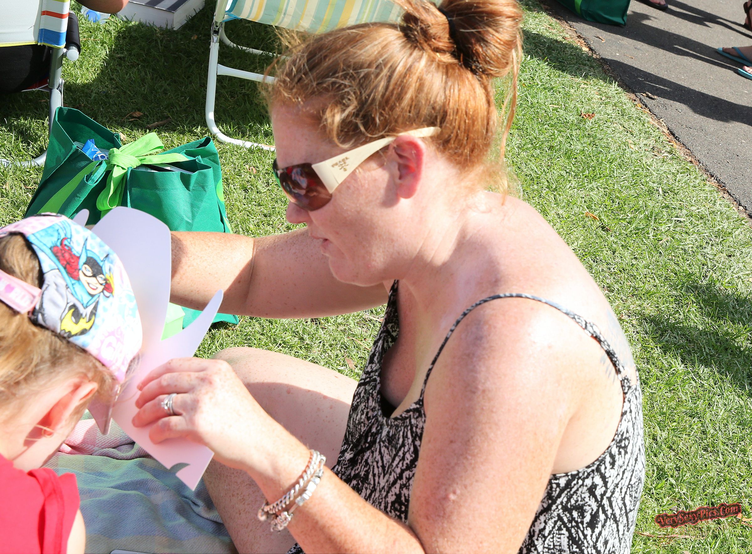 Boob Revolution! Stop Hiding Us! - Downblouse Collection