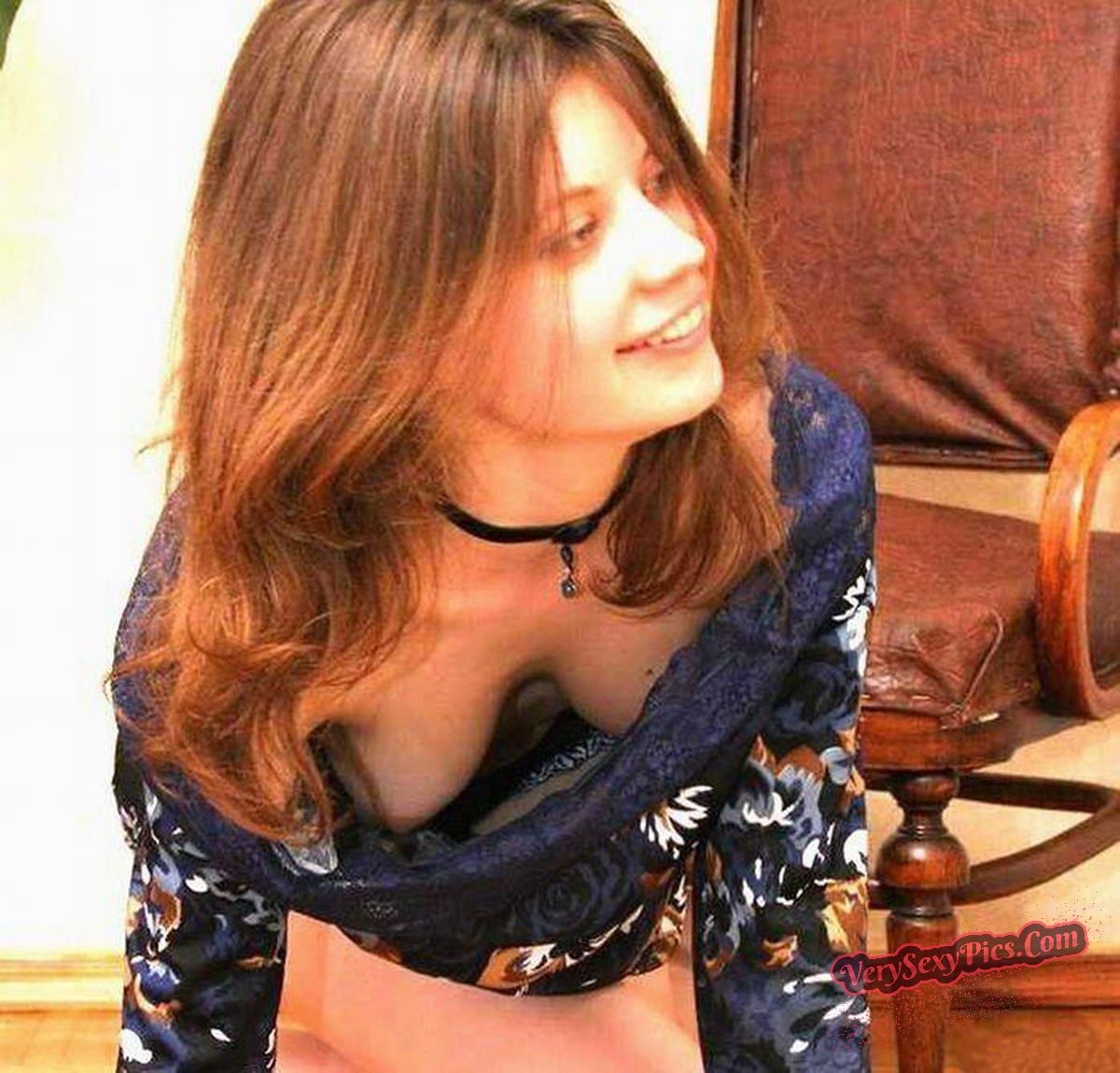 Boob Revolution! Stop Hiding Us! - Downblouse Collection