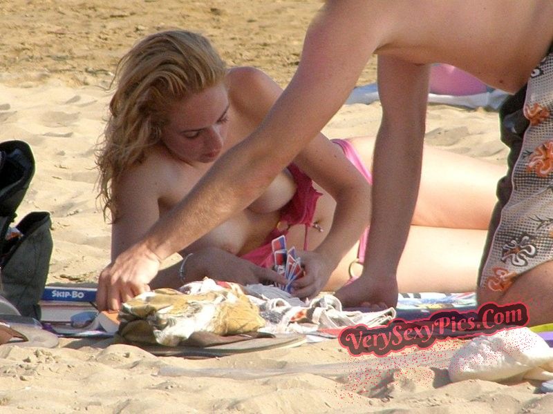 Boob Revolution! Stop Hiding Us! - Downblouse Collection