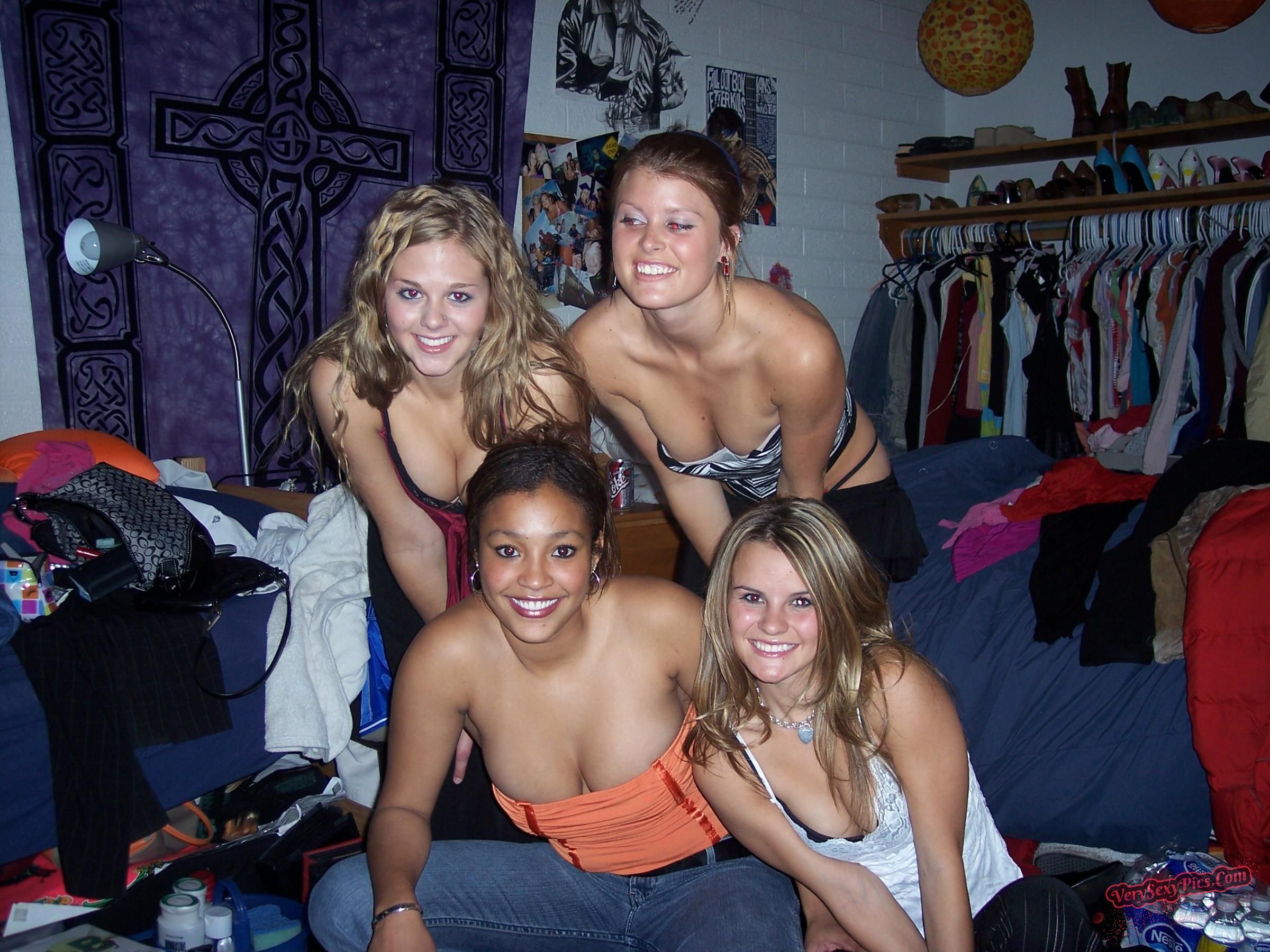 Boob Revolution! Stop Hiding Us! - Downblouse Collection