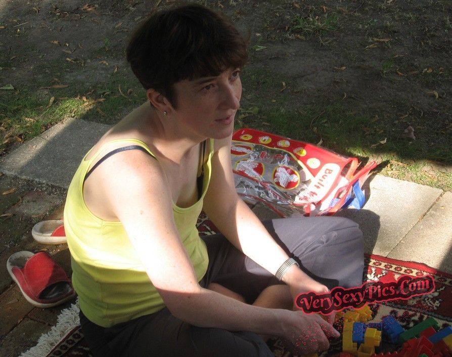 Boob Revolution! Stop Hiding Us! - Downblouse Collection