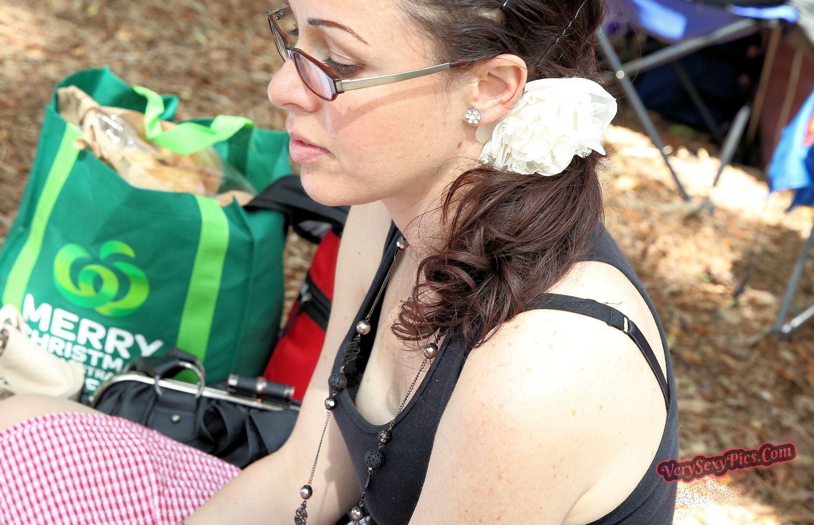 Boob Revolution! Stop Hiding Us! - Downblouse Collection