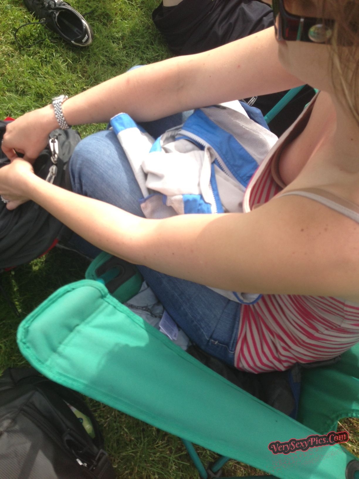 Boob Revolution! Stop Hiding Us! - Downblouse Collection