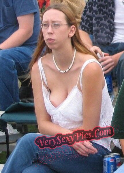 Boob Revolution! Stop Hiding Us! - Downblouse Collection