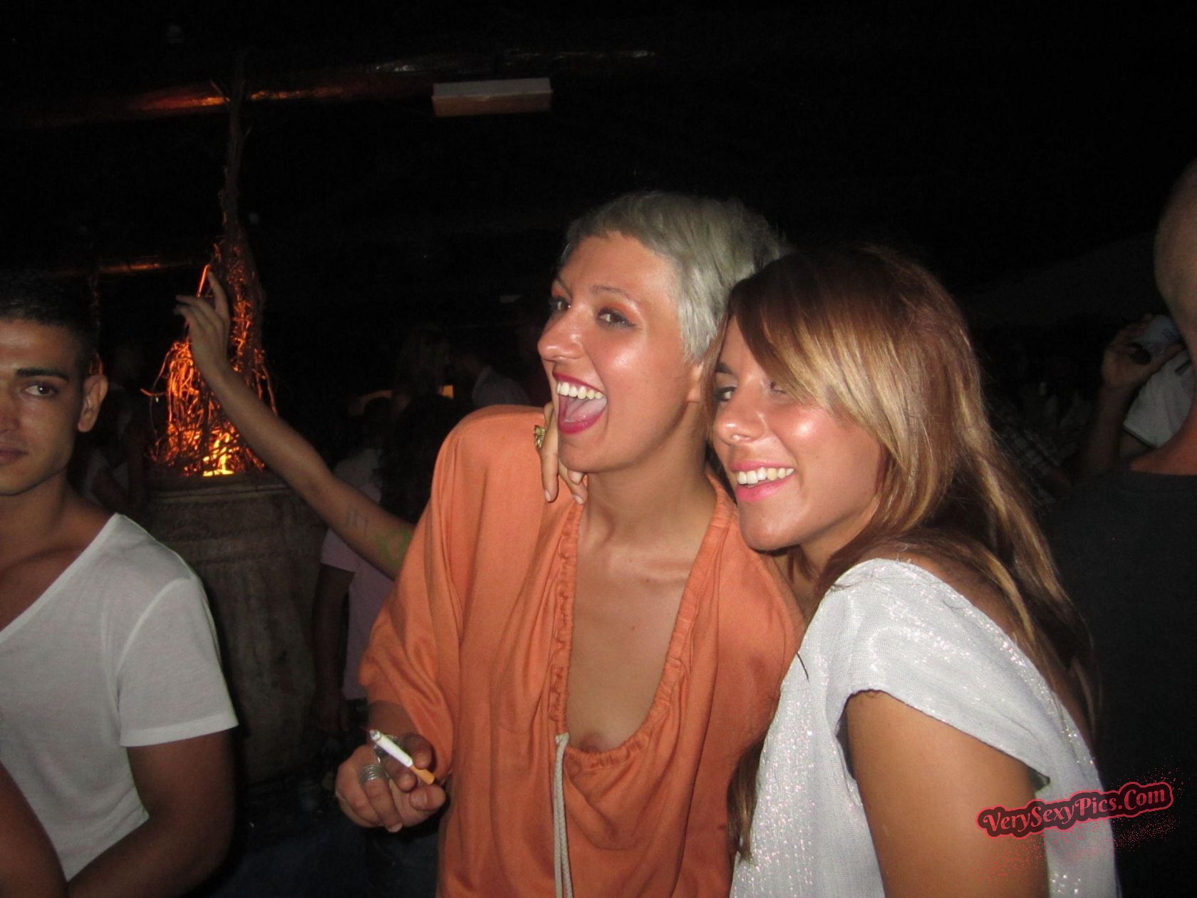 Boob Revolution! Stop Hiding Us! - Downblouse Collection