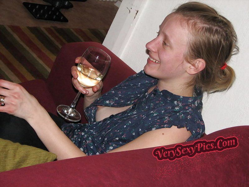 Boob Revolution! Stop Hiding Us! - Downblouse Collection