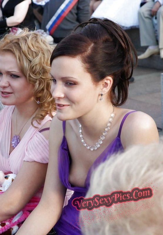 Boob Revolution! Stop Hiding Us! - Downblouse Collection