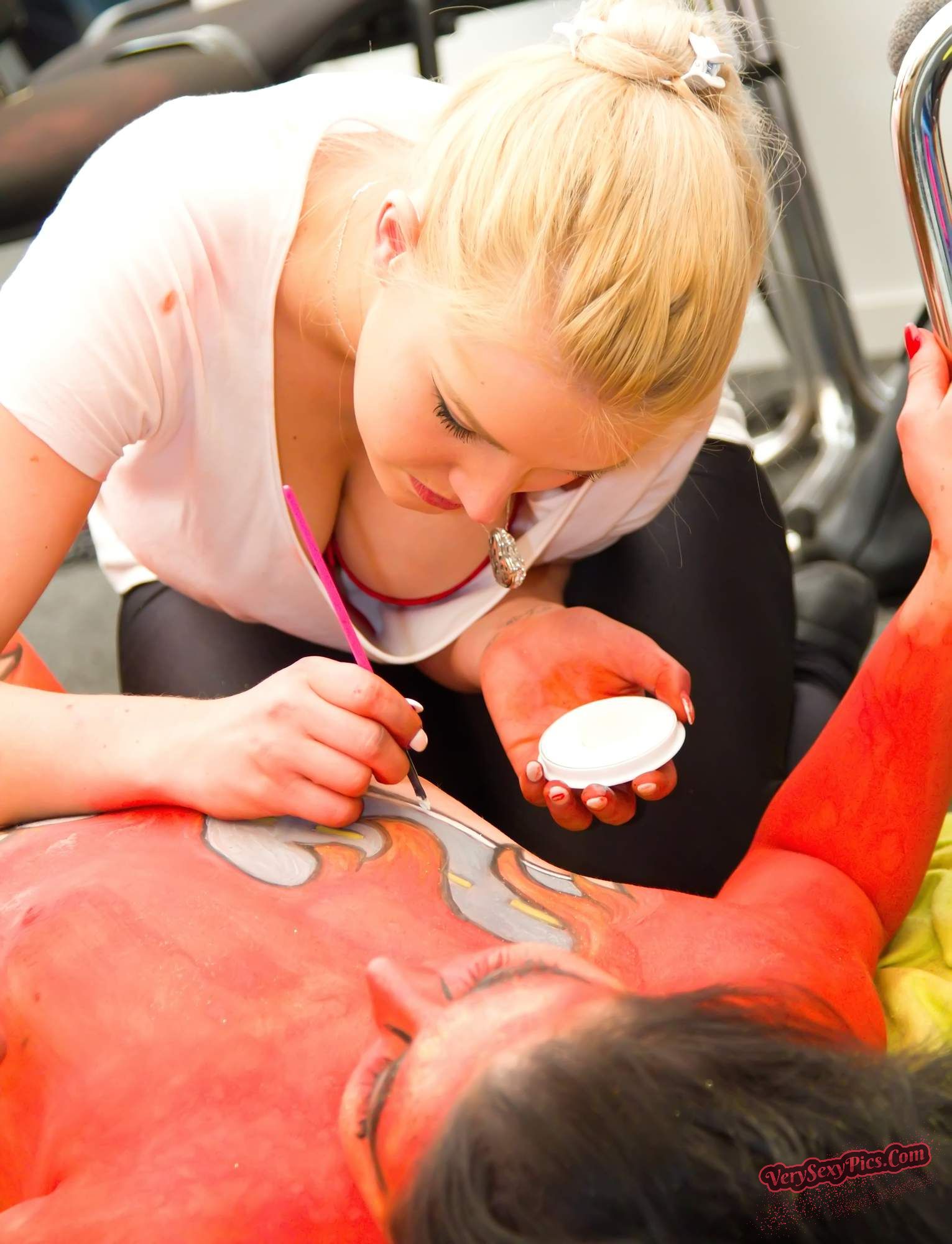 Boob Revolution! Stop Hiding Us! - Downblouse Collection