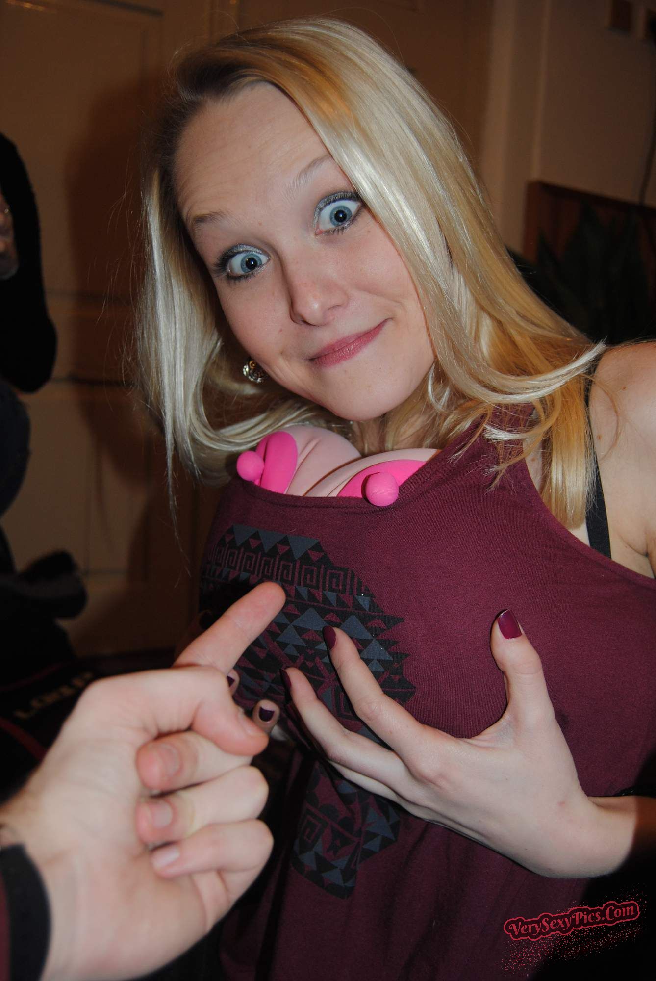 Boob Revolution! Stop Hiding Us! - Downblouse Collection