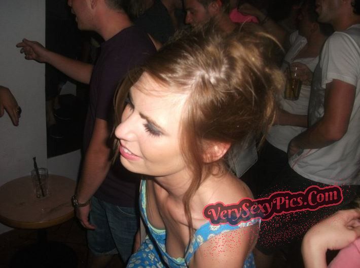 Boob Revolution! Stop Hiding Us! - Downblouse Collection