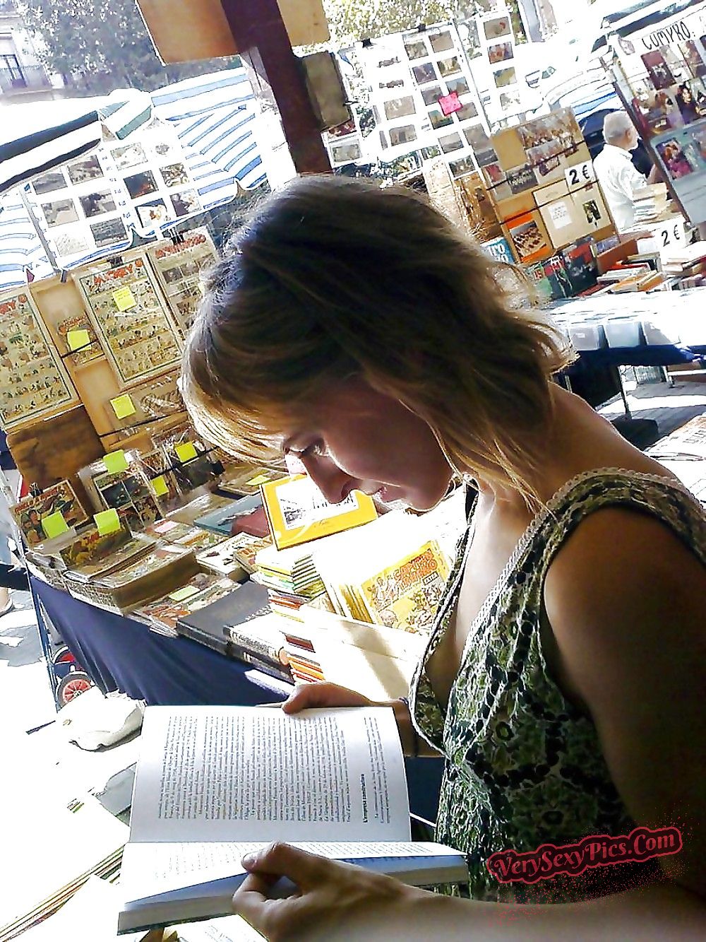 Boob Revolution! Stop Hiding Us! - Downblouse Collection