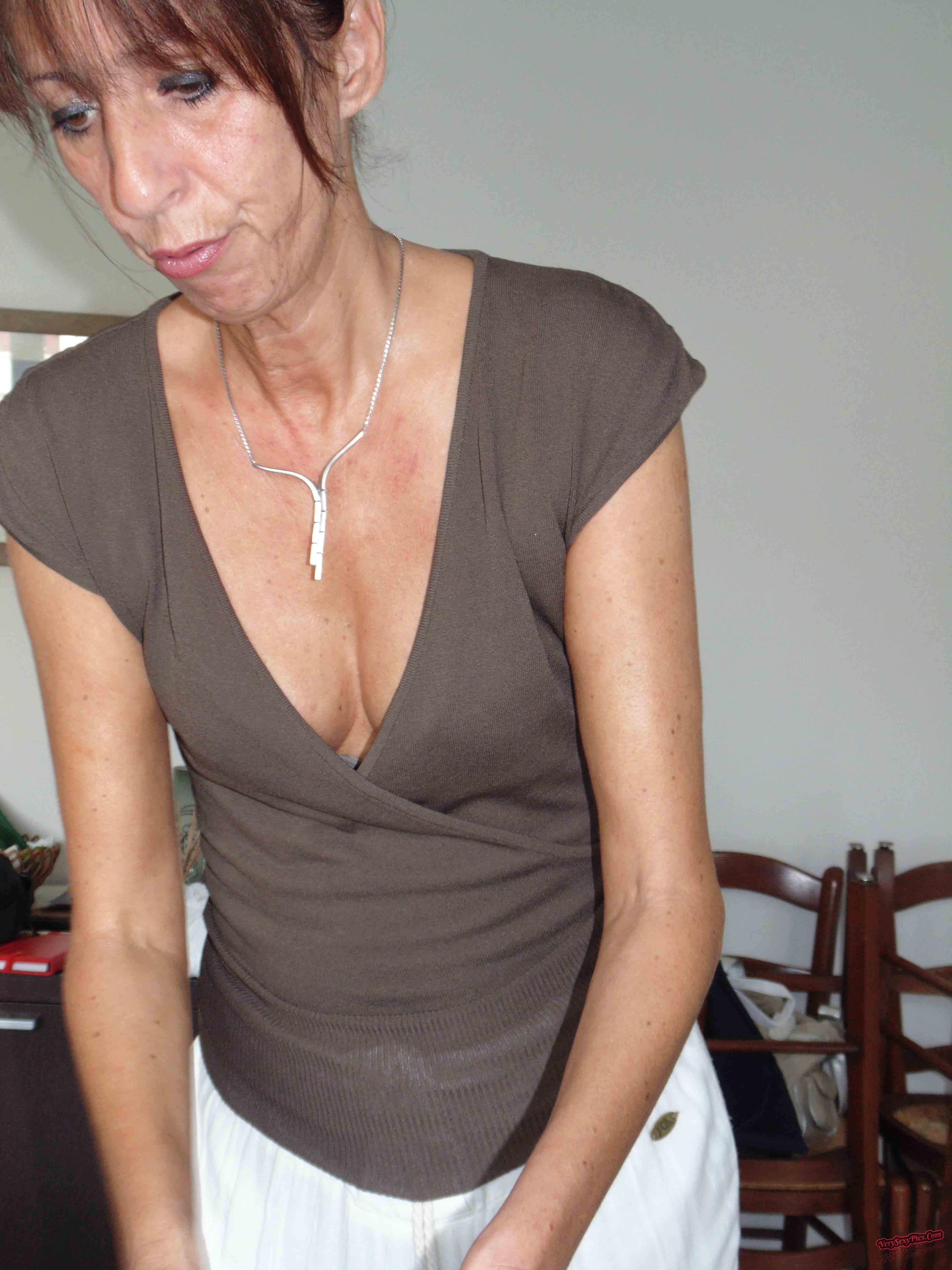 Boob Revolution! Stop Hiding Us! - Downblouse Collection