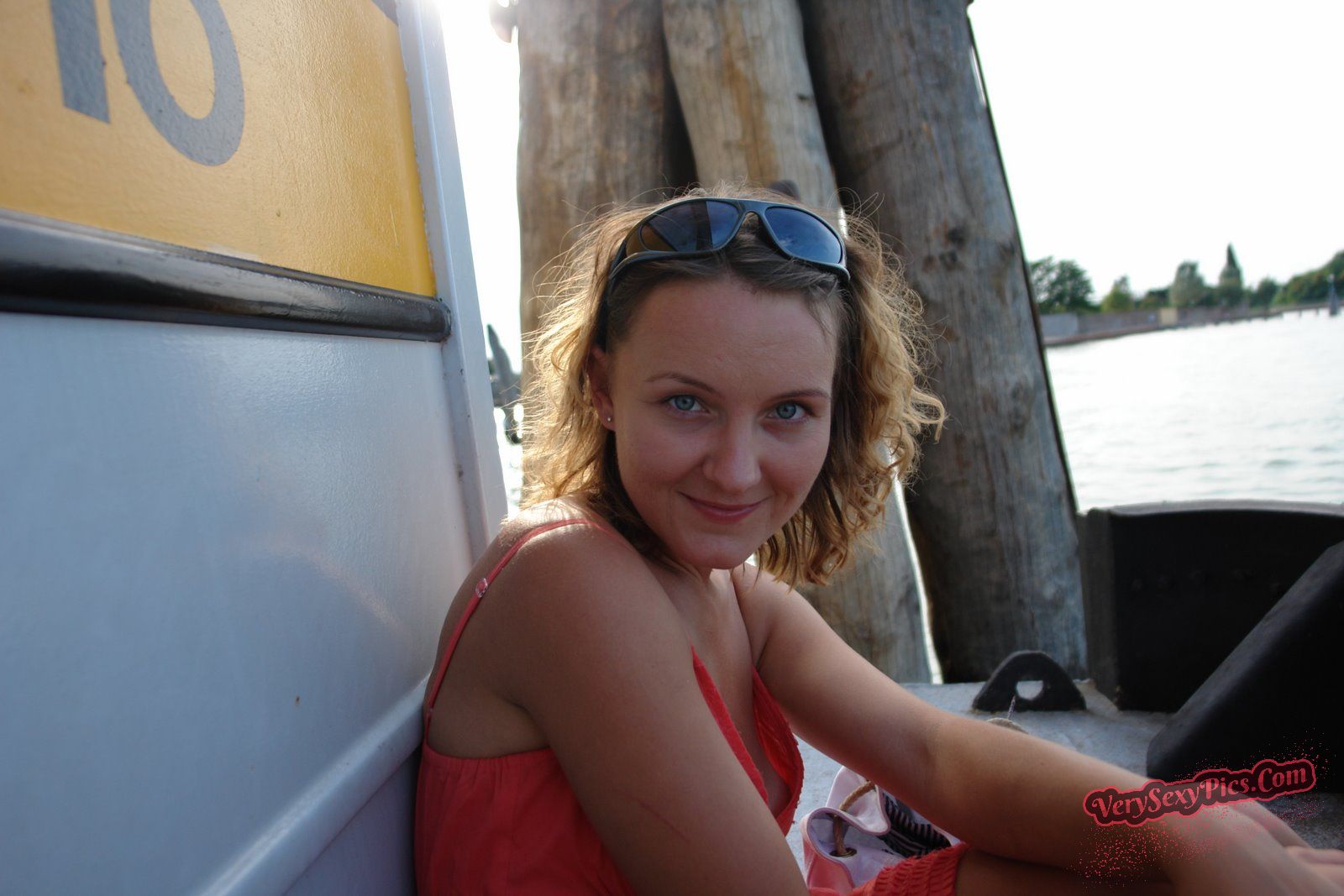 Boob Revolution! Stop Hiding Us! - Downblouse Collection