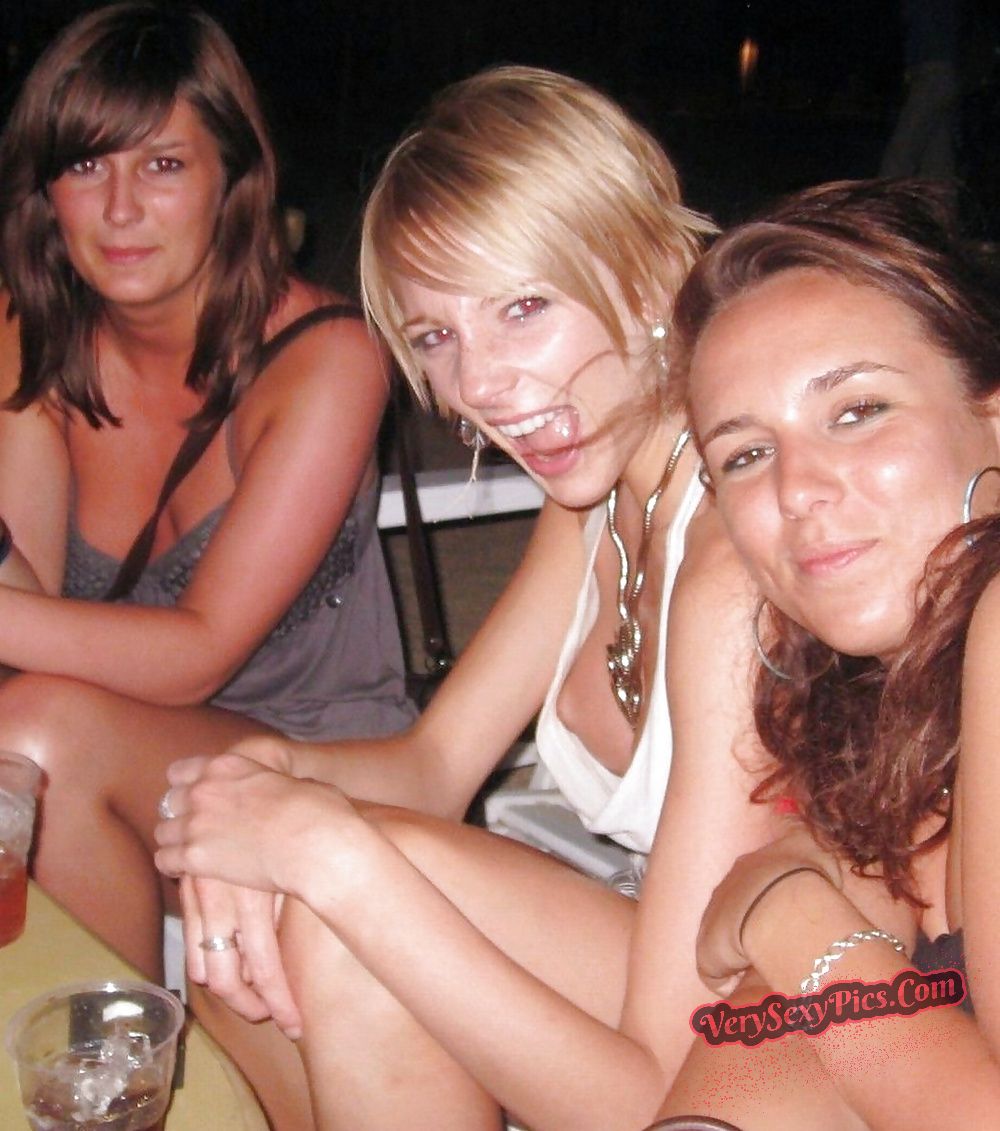 Boob Revolution! Stop Hiding Us! - Downblouse Collection