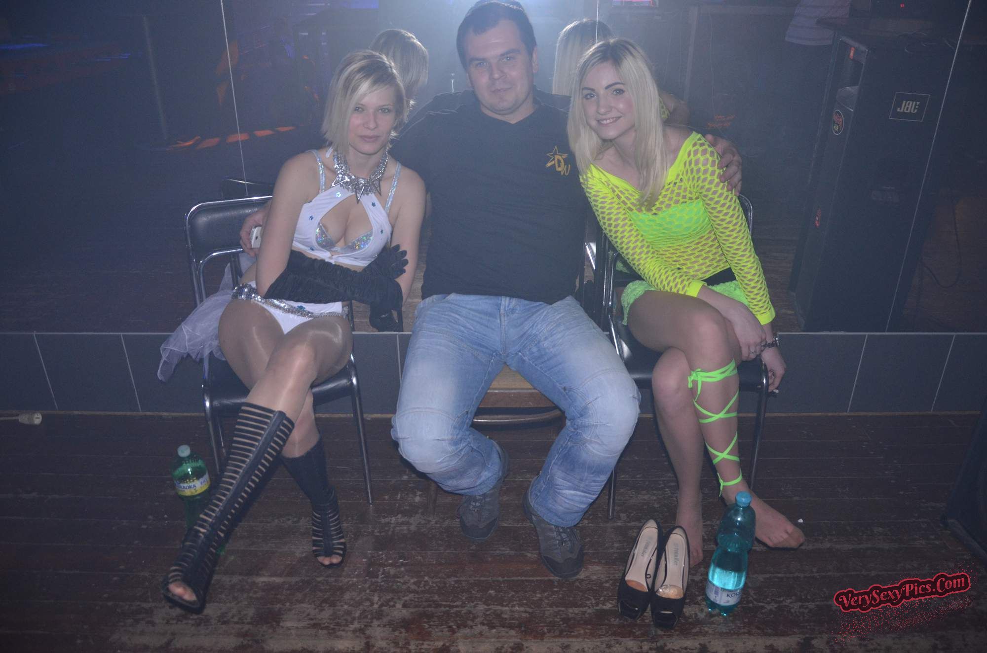 Boob Revolution! Stop Hiding Us! - Downblouse Collection