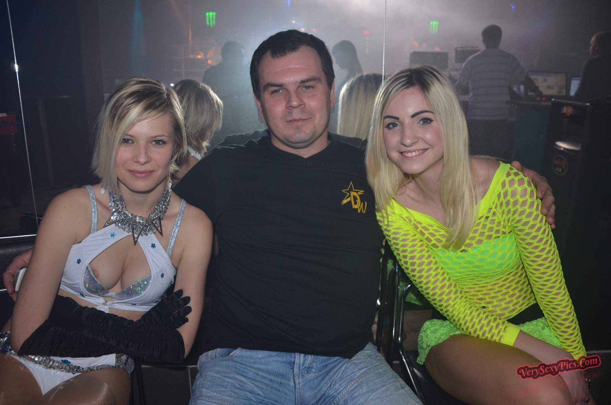 Boob Revolution! Stop Hiding Us! - Downblouse Collection