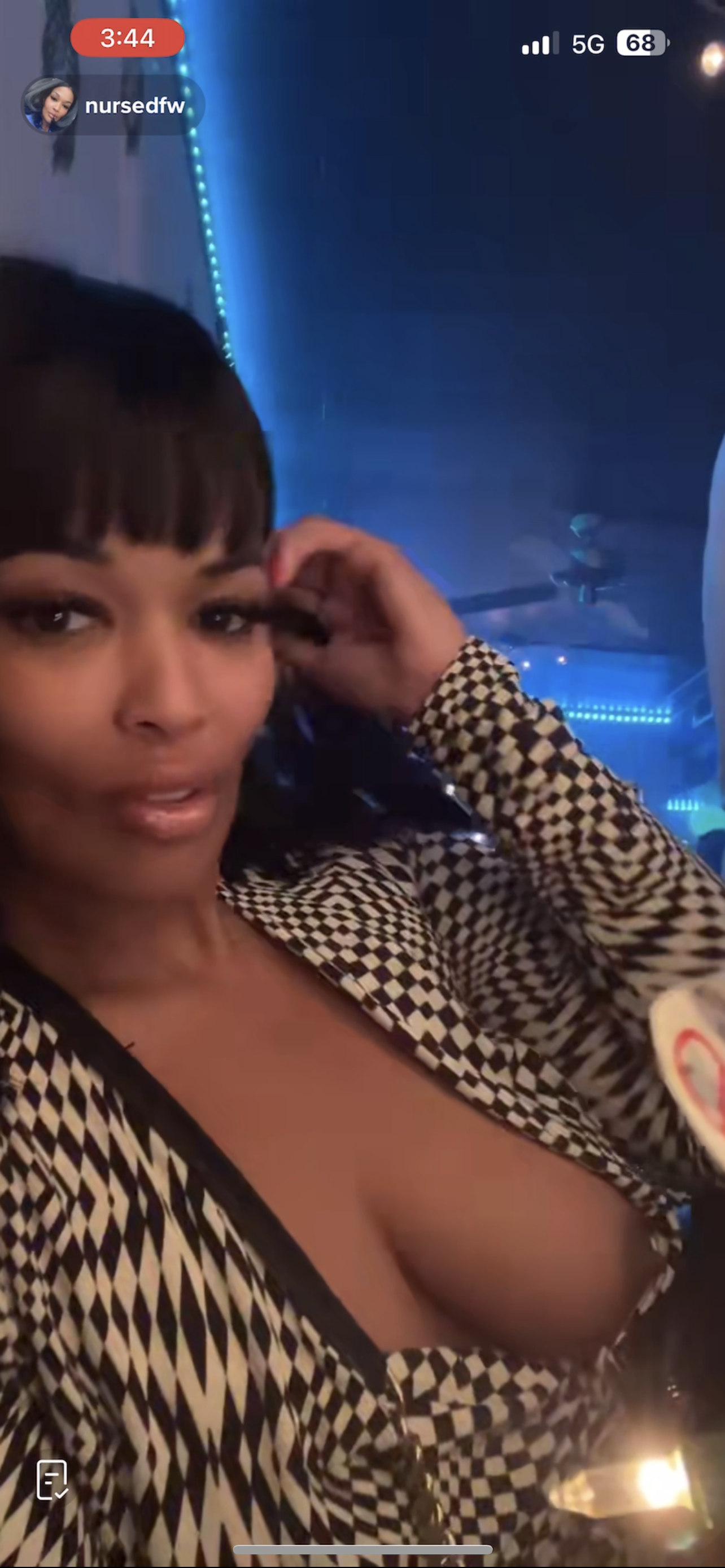 Ebony beauty letting it all hang out