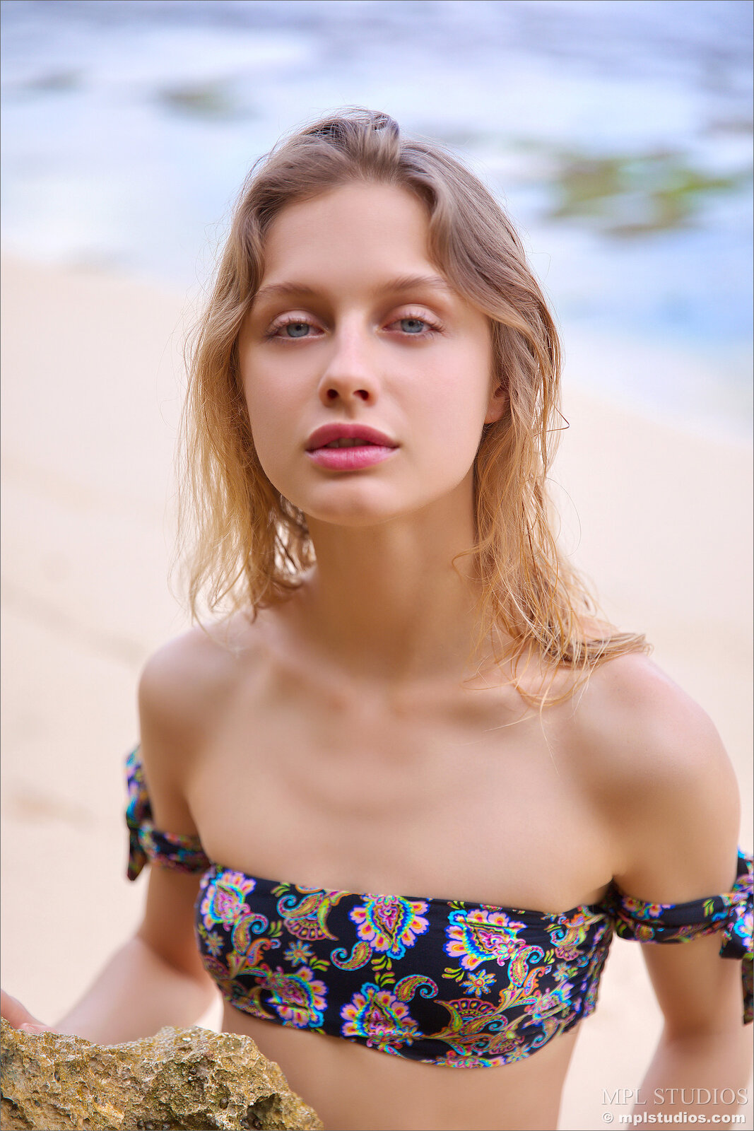 Clarice A opens her vagina