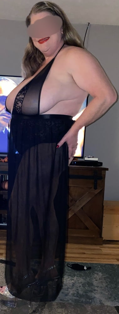 Hot bbw mature show her assets