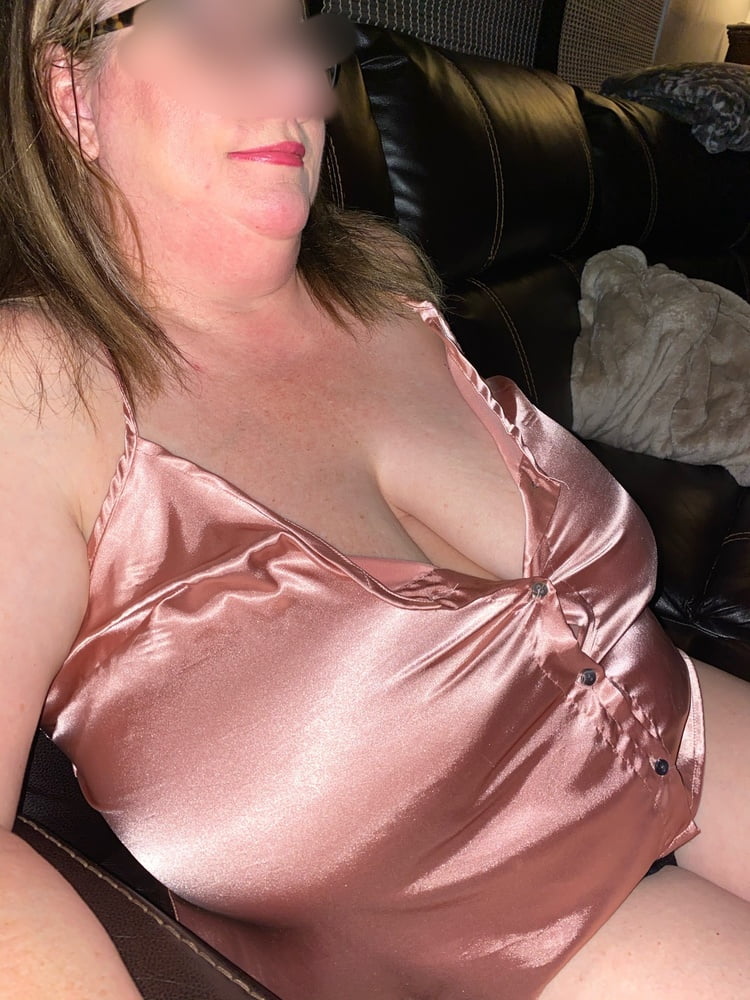 Hot bbw mature show her assets