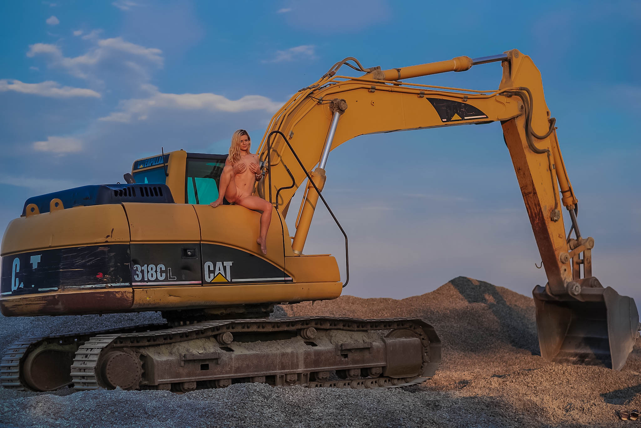 Tina Jones hot blonde outdoor