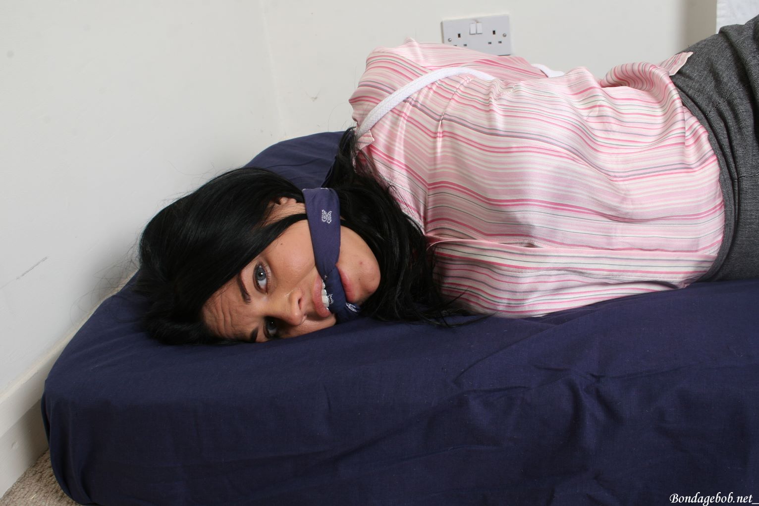 Tied Sexy Beauties 8-2