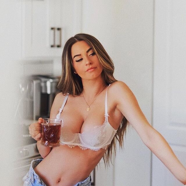 Emily Elizabeth Nude