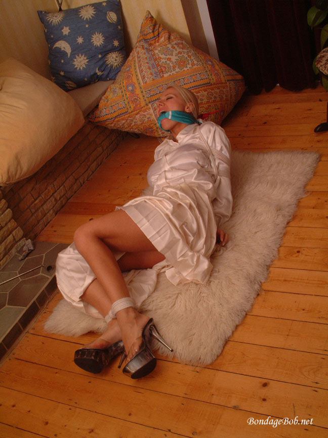 Tied Sexy Beauties 68-2