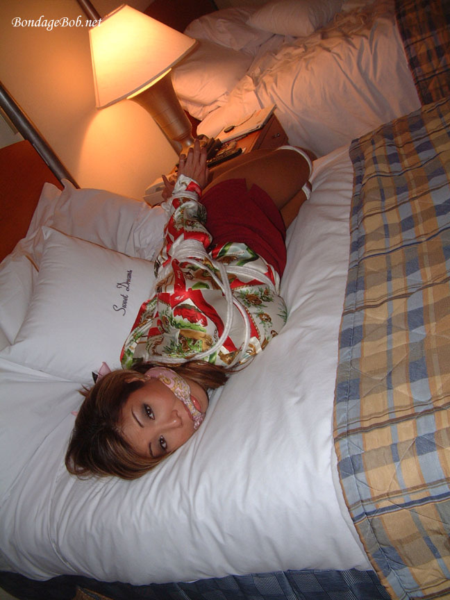 Tied Sexy Beauties 72-2