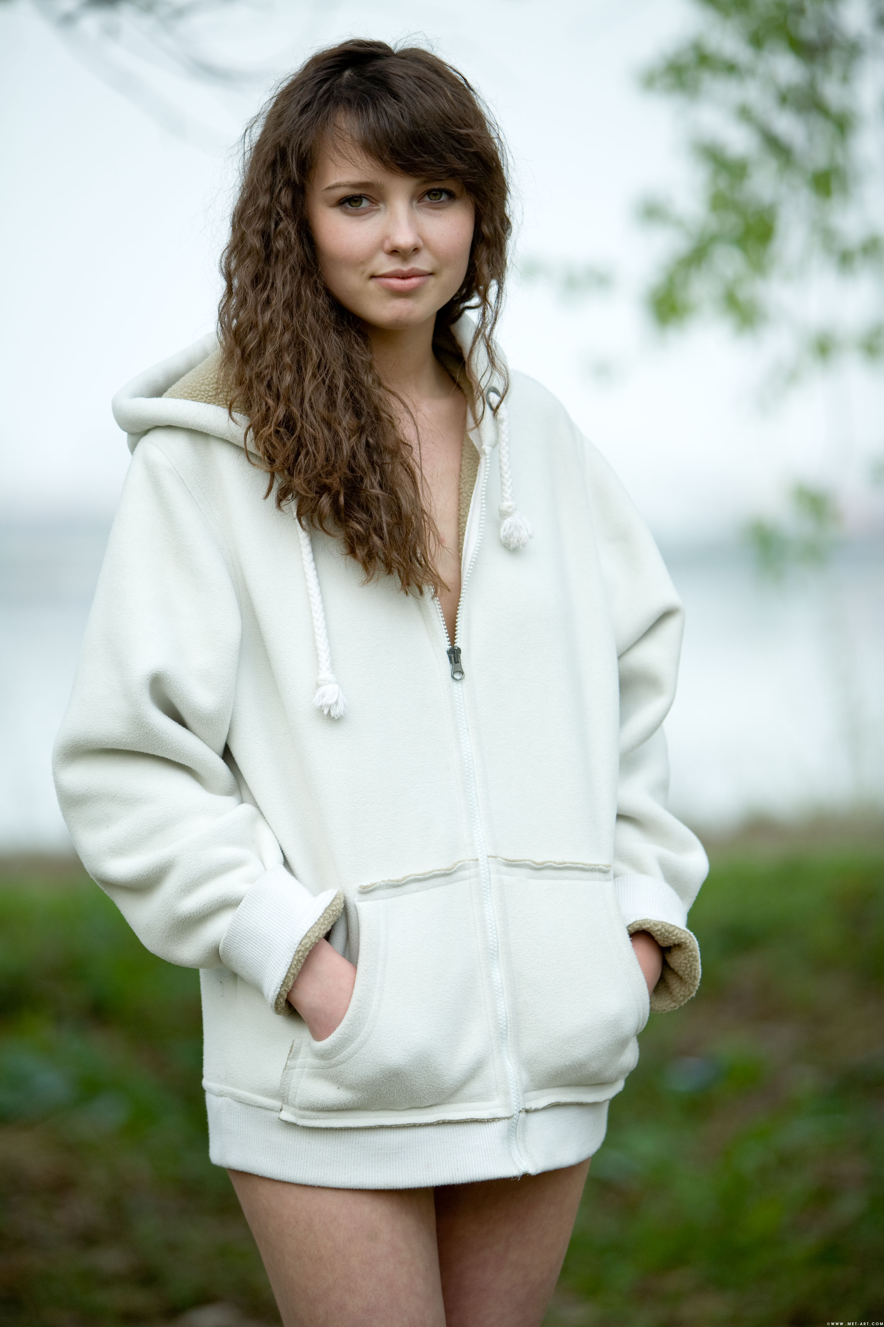 2009-06-25 [Met-Art] Ksucha B - Presenting